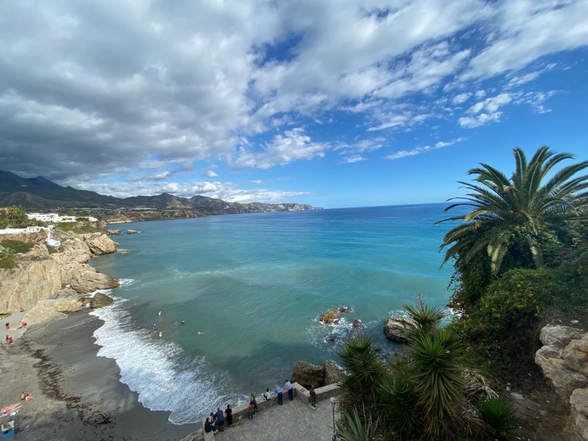 Villa New Townhouse In The Heart Of Nerja With Jacuzzi Extérieur photo