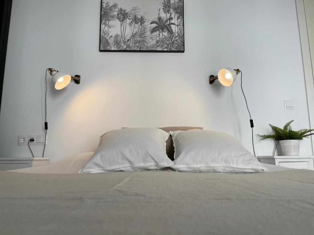 Villa New Townhouse In The Heart Of Nerja With Jacuzzi Extérieur photo