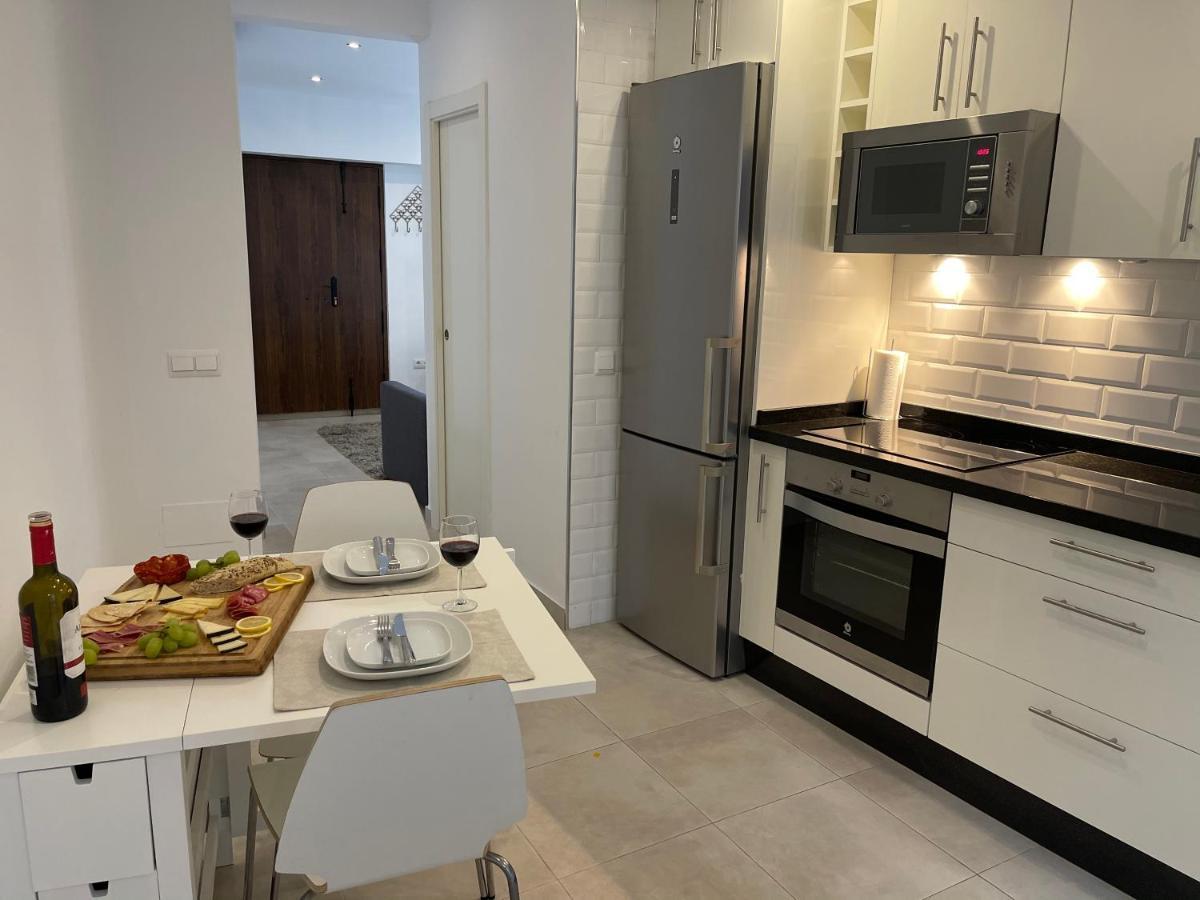 Villa New Townhouse In The Heart Of Nerja With Jacuzzi Extérieur photo