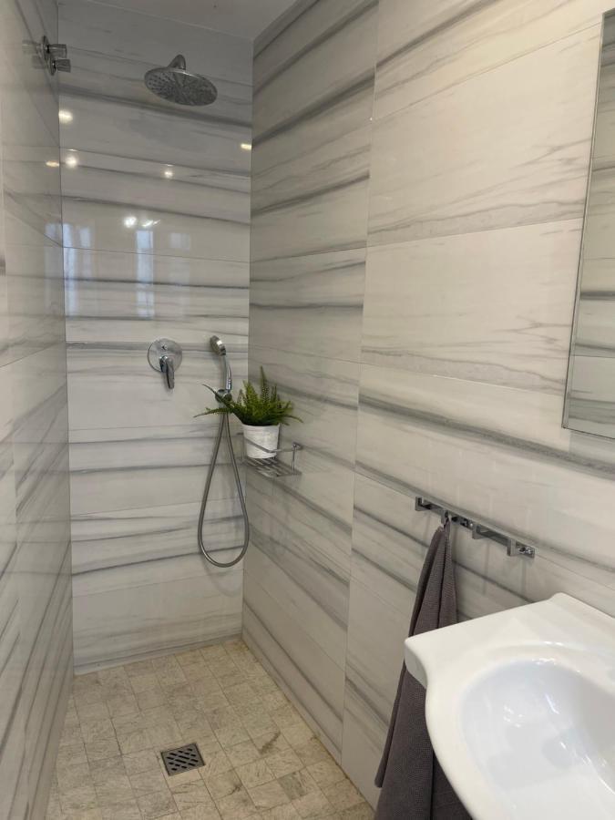 Villa New Townhouse In The Heart Of Nerja With Jacuzzi Extérieur photo