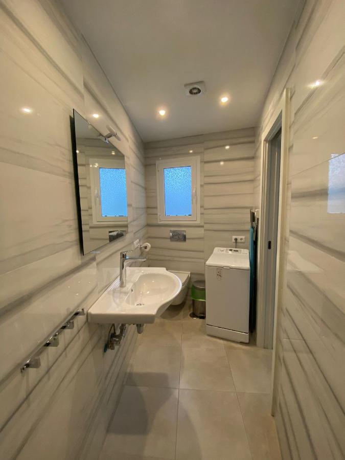 Villa New Townhouse In The Heart Of Nerja With Jacuzzi Extérieur photo