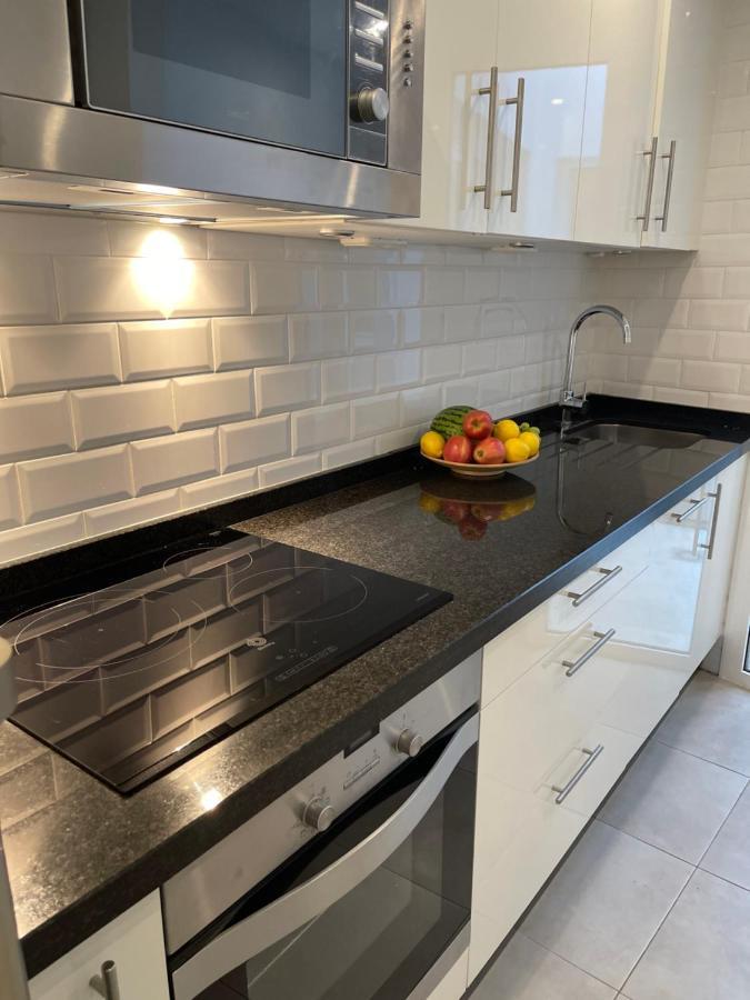 Villa New Townhouse In The Heart Of Nerja With Jacuzzi Extérieur photo