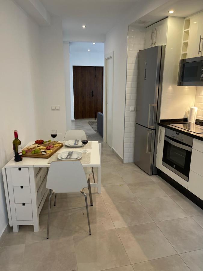 Villa New Townhouse In The Heart Of Nerja With Jacuzzi Extérieur photo