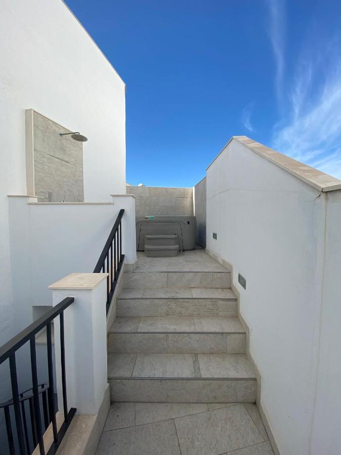 Villa New Townhouse In The Heart Of Nerja With Jacuzzi Extérieur photo